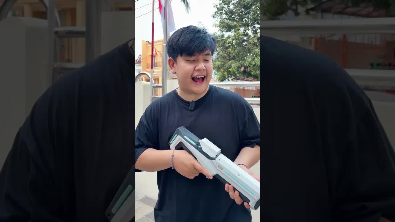 Adik Nangis Karena Abang Pecahin Balon Air