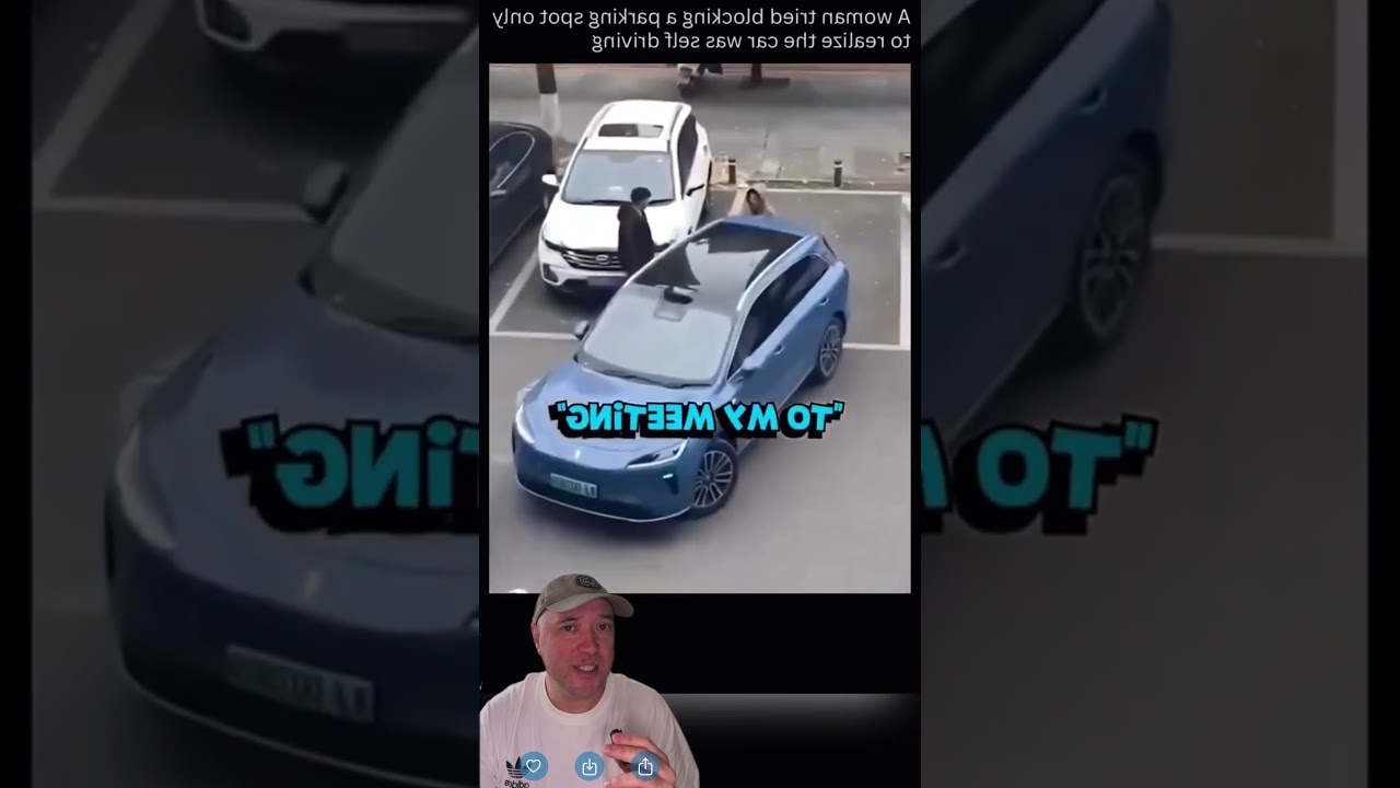 Женщина пыталась занять место для мужа, но авто припарковалось само