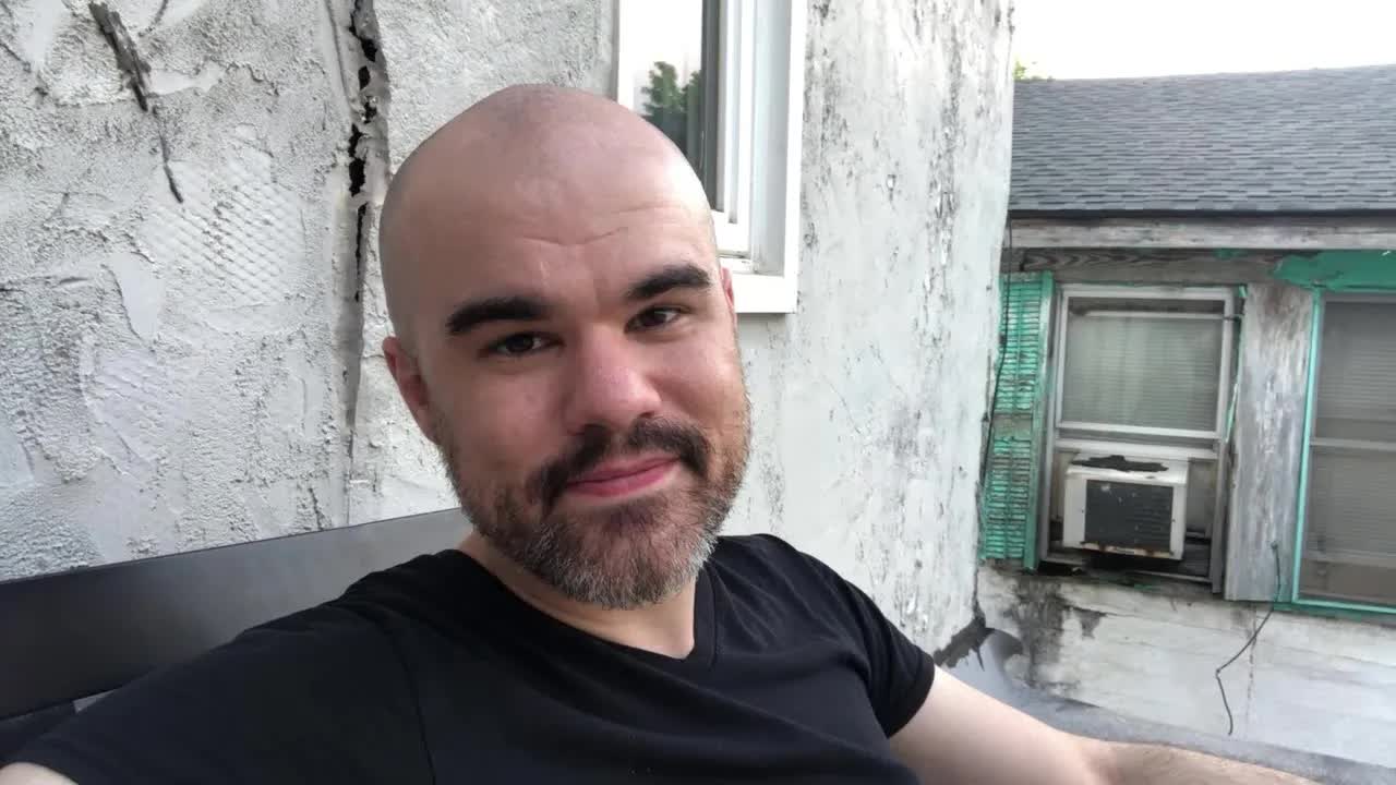 Helpu min krei subtekstojn por la filmo 1910