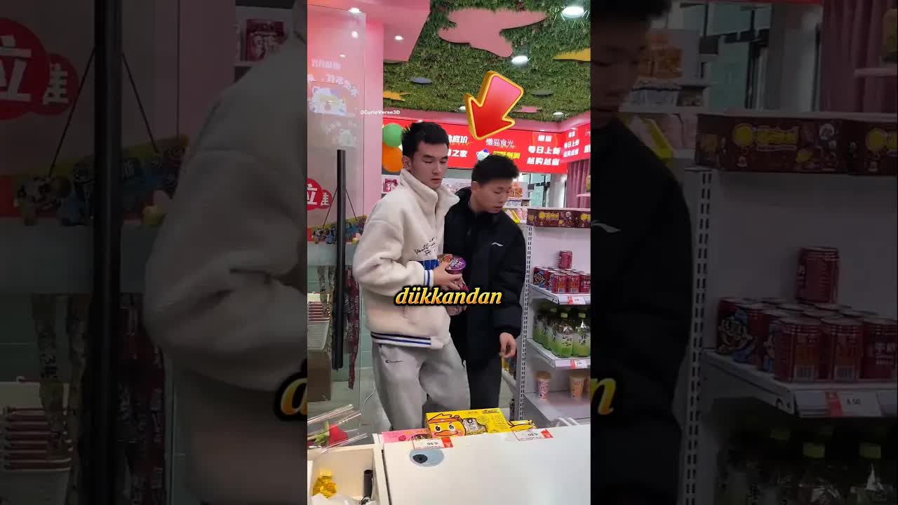 Parası Olmayan Çocuk Yabancı Kızın Faturasını Öder