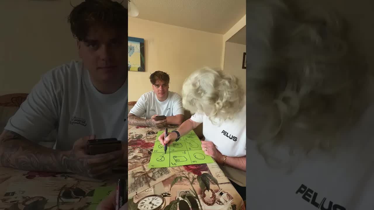 Oma stellt Wissen auf die Probe