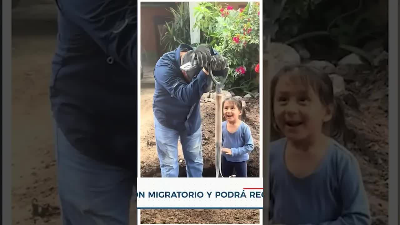 Hombre llora al recibir perdón migratorio en México