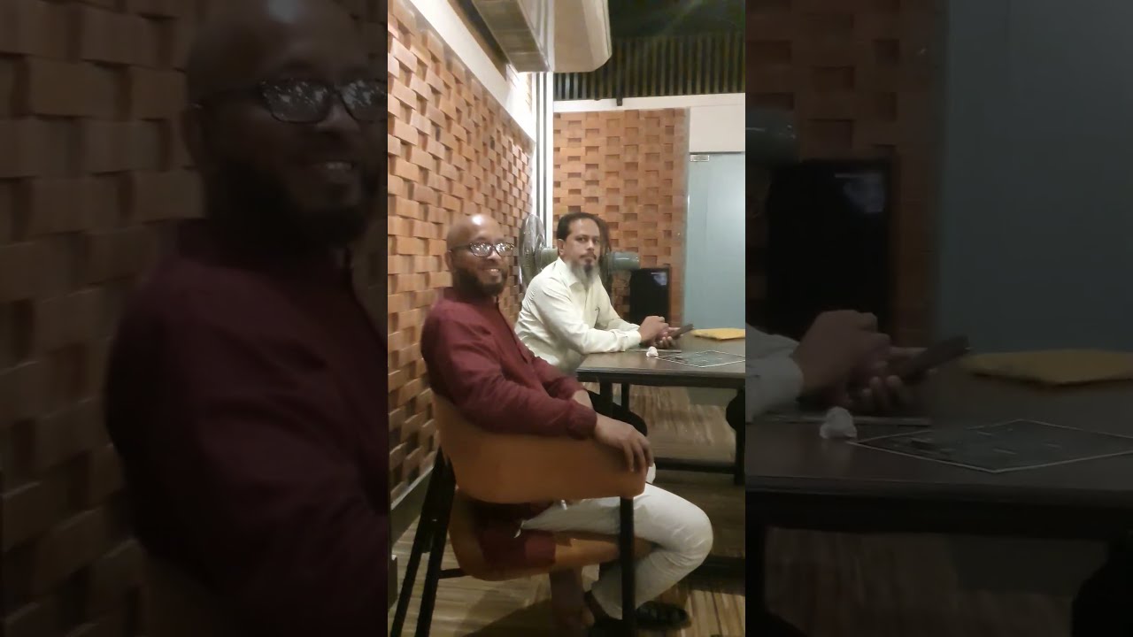 বন্ধুদের সাথে আড্ডা এবং মতামত প্রকাশ