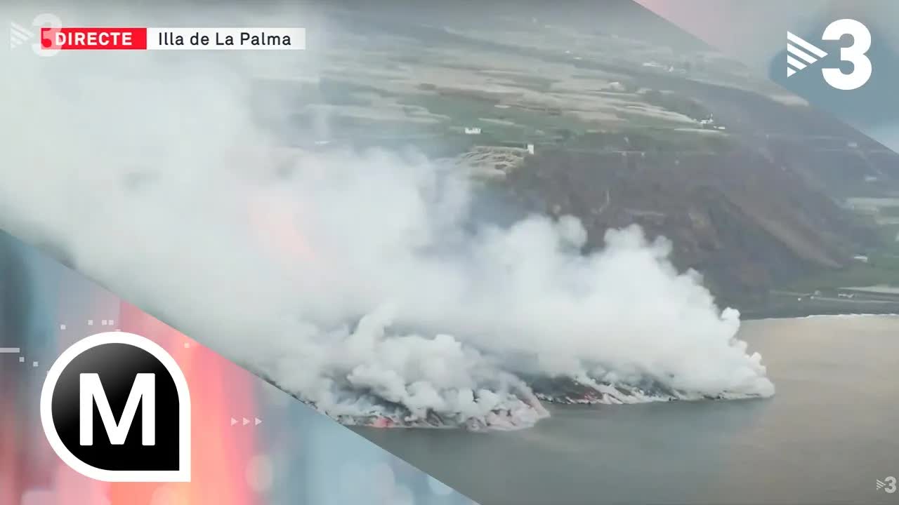 La lava del volcà arriba al mar a la Palma