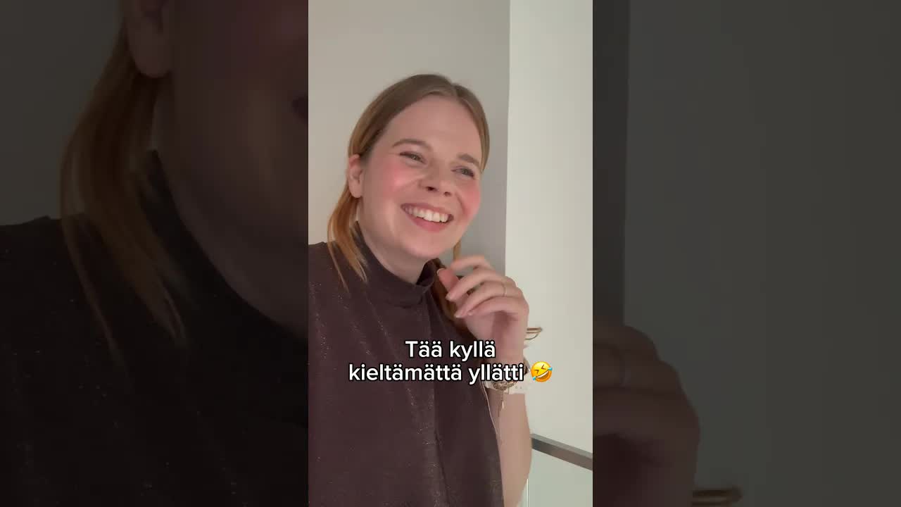 Tutustumassa kauniiseen joulutorin