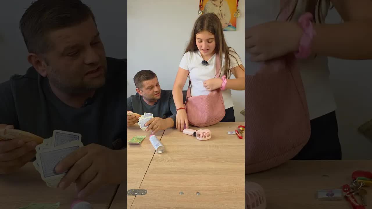 Andreea își pierde cheile și vrea bani de mall