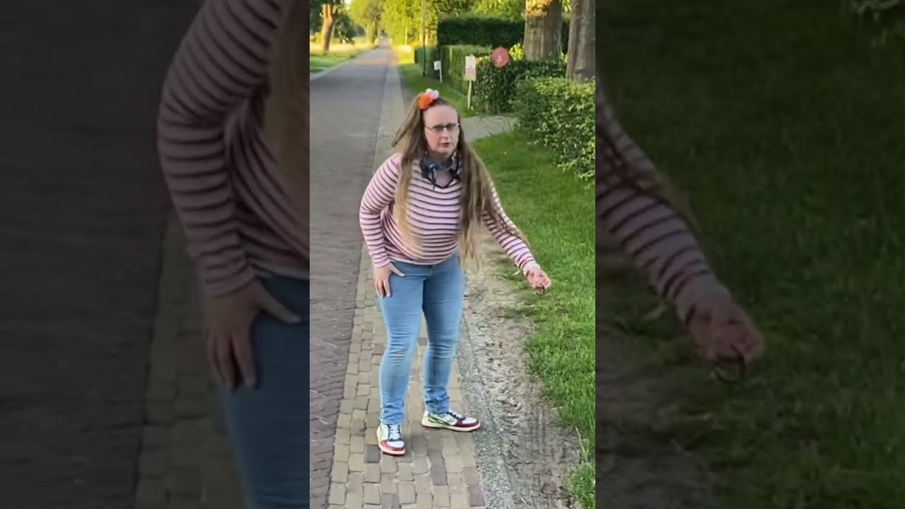 Mama waarschuwt kind voor vieze spullen op straat