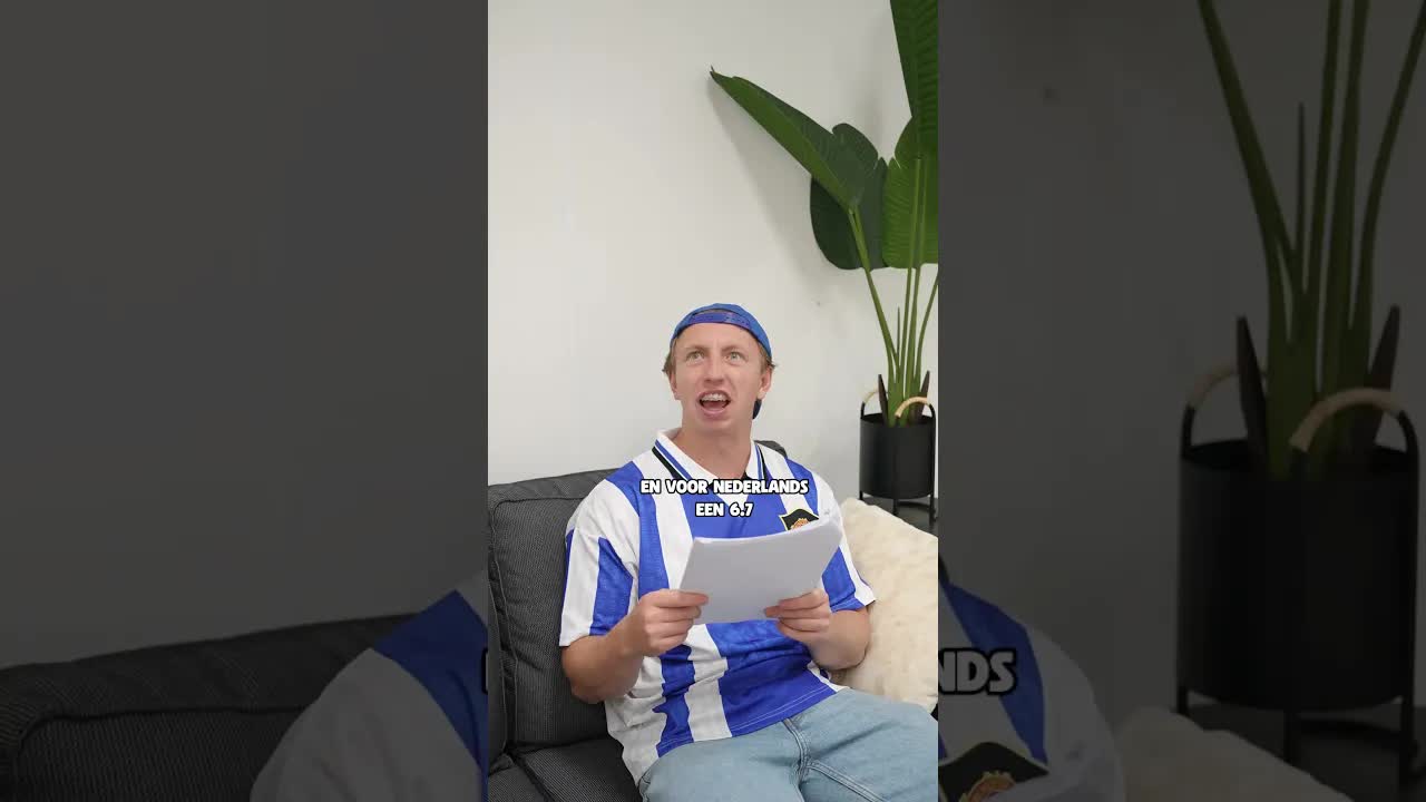 Zoon leest slechte cijfers voor aan vader