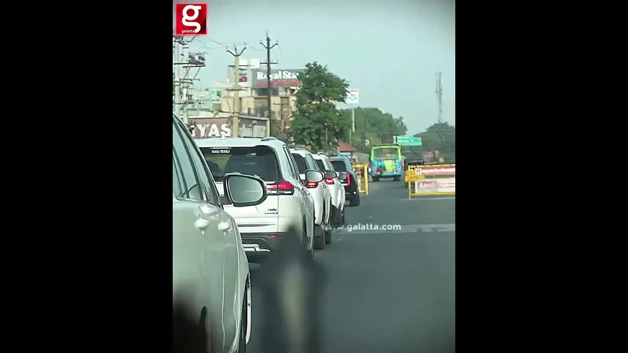 மேகத்திலிருந்து மின்னல்: ஒரு MASS ENTRY பாடல்