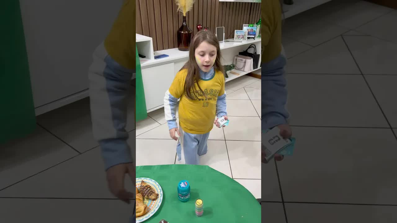 Montando um café em casa com a filha