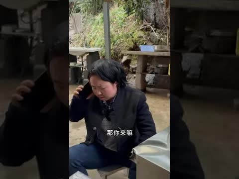 过年离别：父亲叮嘱孩子路上小心
