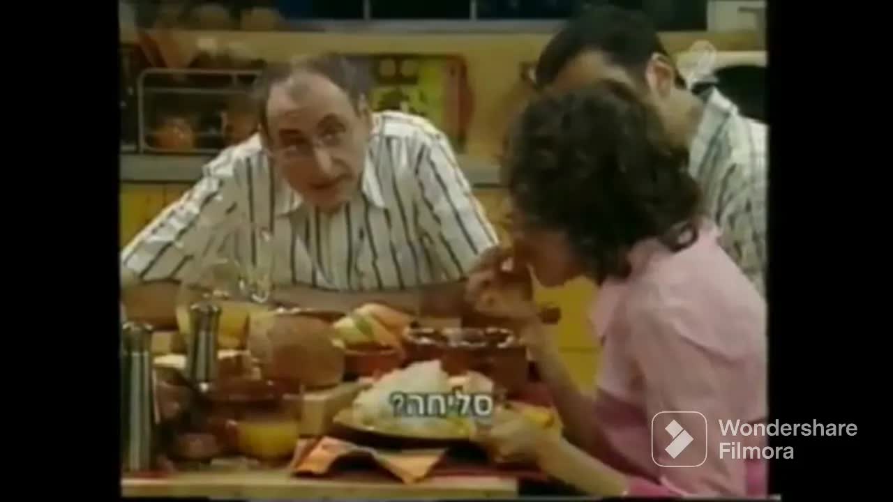 בלבול מצחיק בארוחה משפחתית