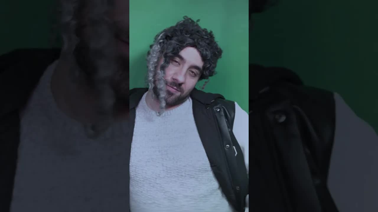 بنت تخطط لسنة جديدة بأسلوب كوميدي