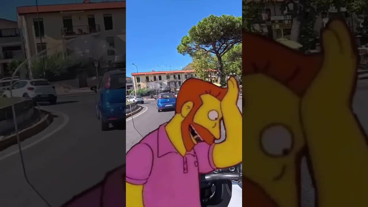 Giro in moto per Napoli: strade disastrate e tifosi