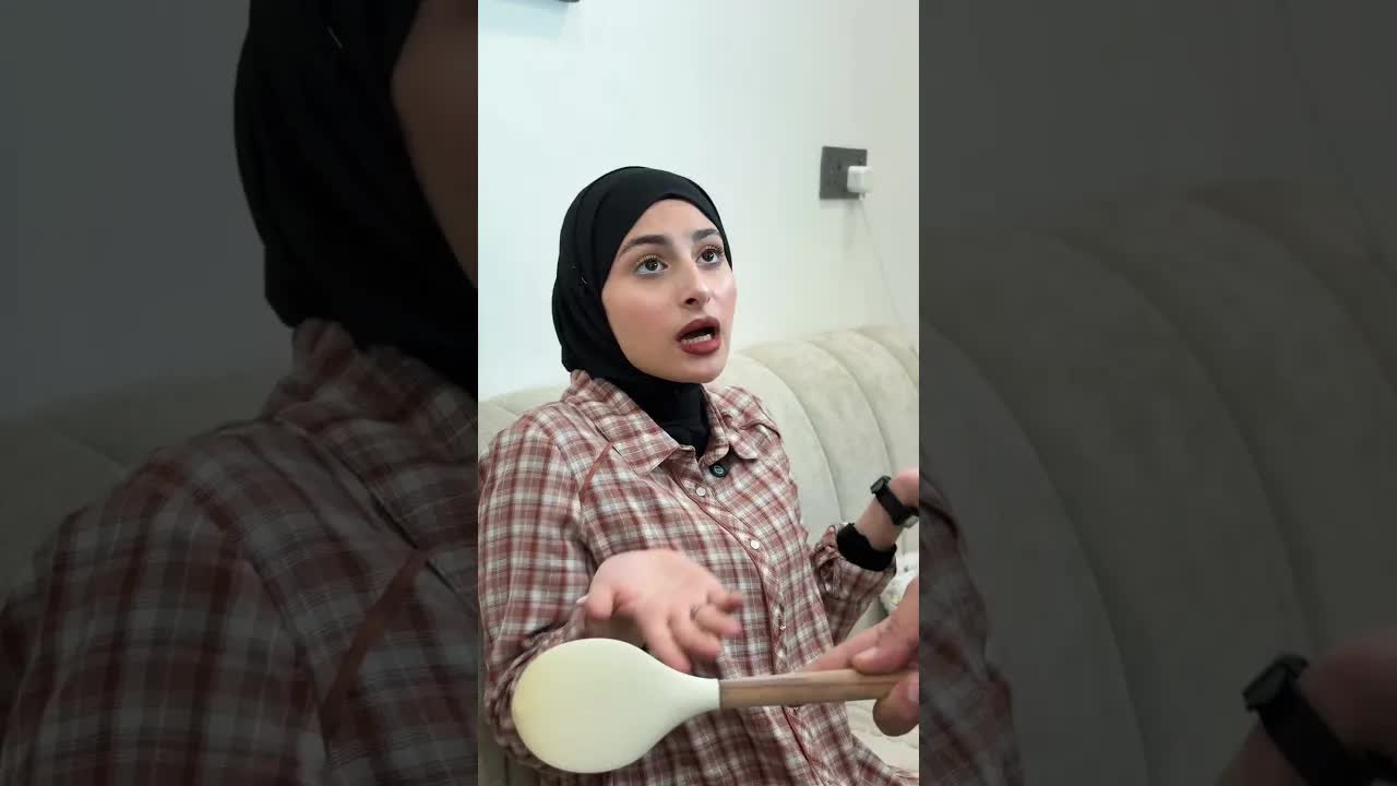 مشاجرة عائلية كوميدية بين حمودي وماما