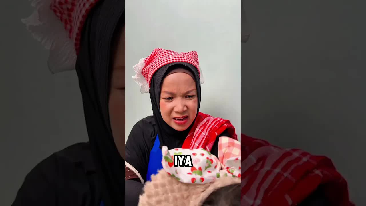 Imeh dan Abang Salah Tangkap Tiket Berenang