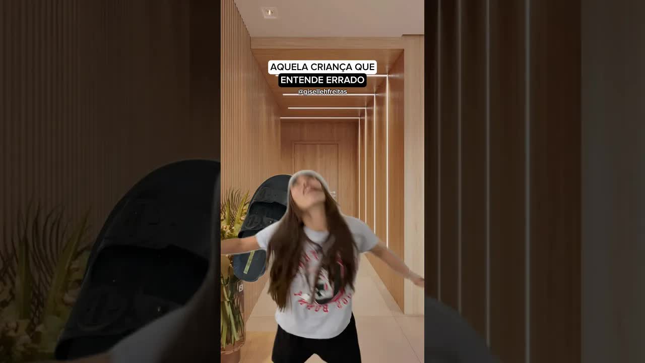 Sophia entregando a mãe em casa