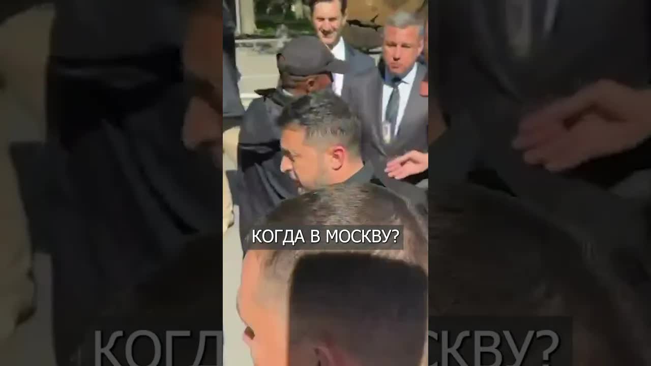 Зеленский ответил журналистам на русском