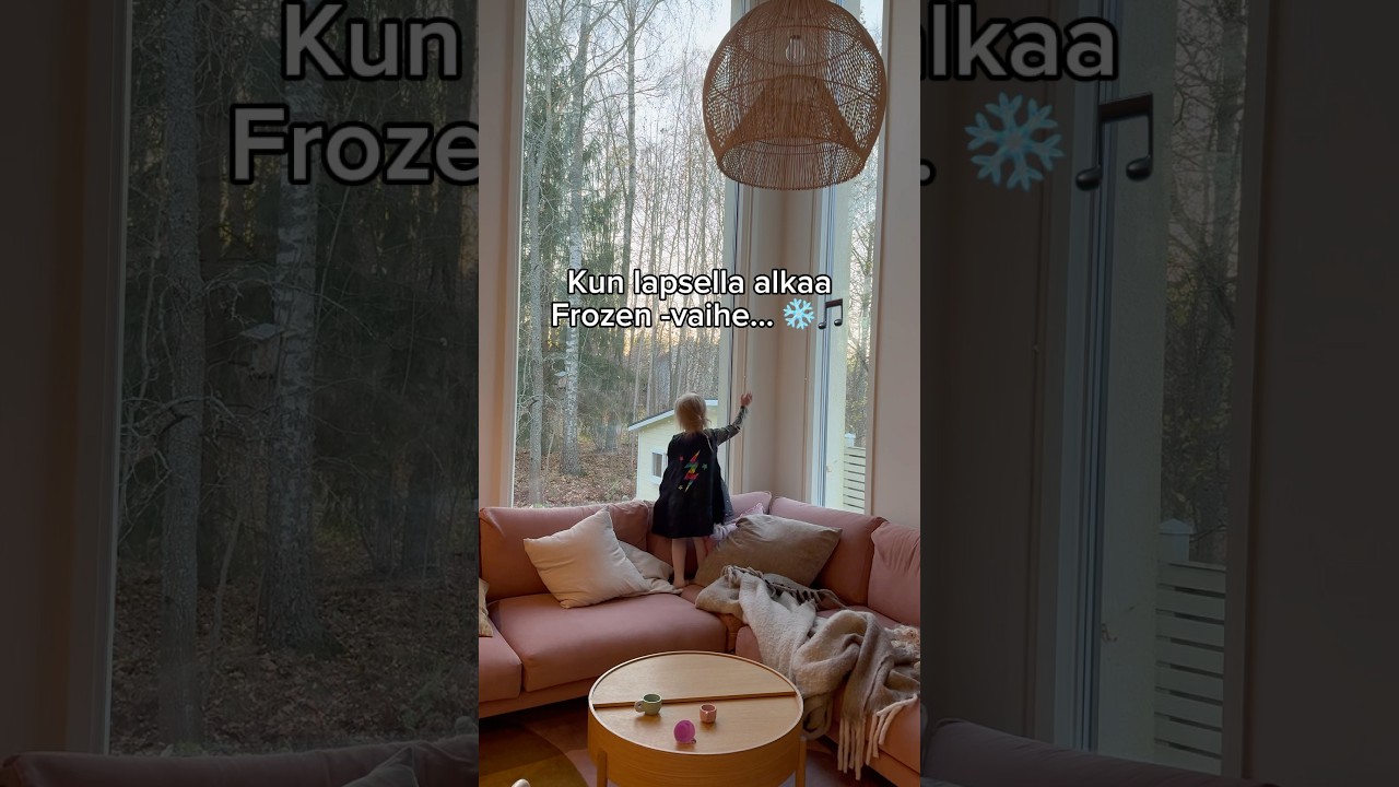 Lapsen Frozen-vaihe ja laulaminen kotona