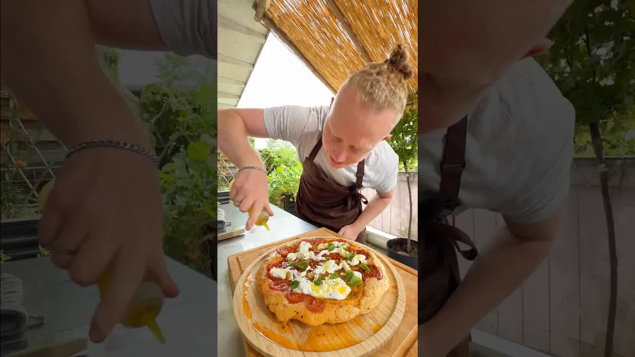 Tomaten-Tarte mit Burrata und frischem Basilikum