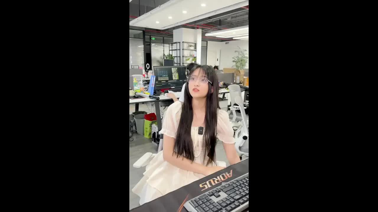 上班摸鱼的尴尬瞬间