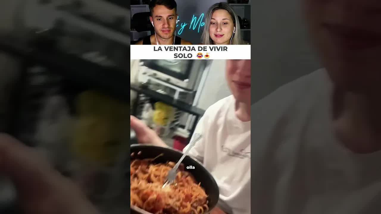 Comiendo fideos de la olla y desafiando a mi mamá