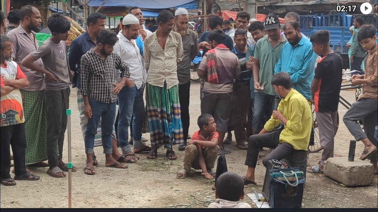 ঢাকার রাস্তায় কাগজ থেকে টাকা বানানোর ম্যাজিক