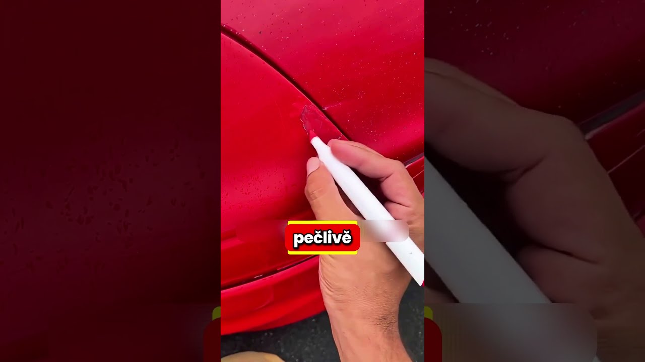 Chlapec opravil škrábanec na autu fixou