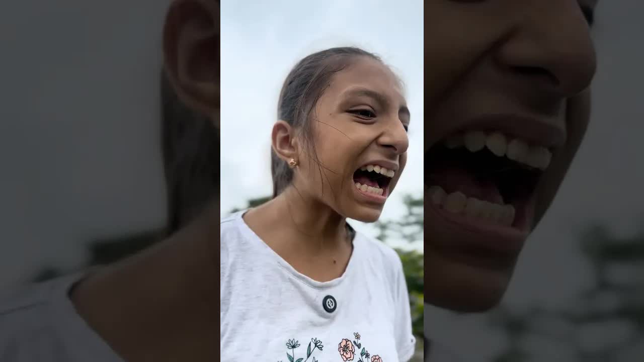 Niña daña plantas y recibe una lección