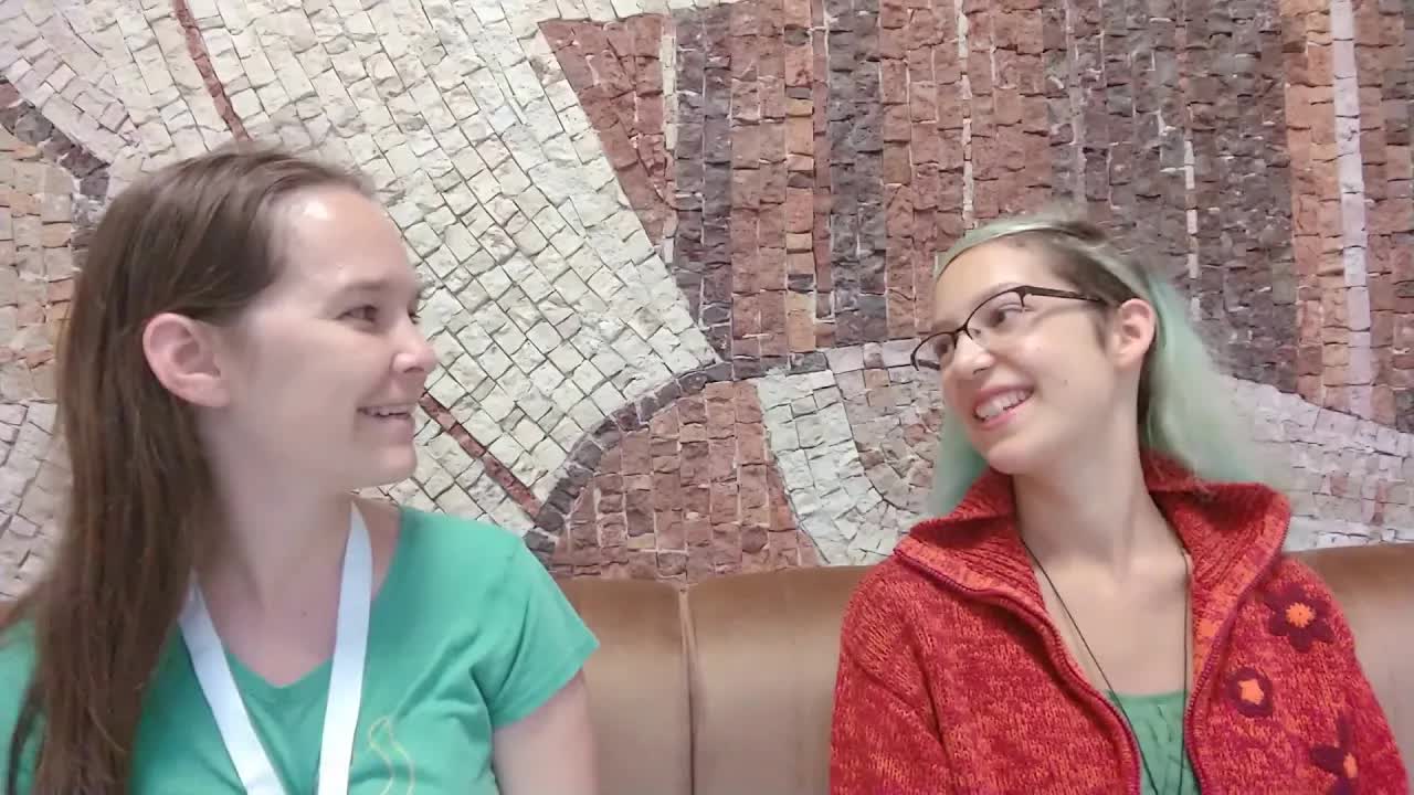 Intervjuo kun denaska esperantistino kaj harpisto