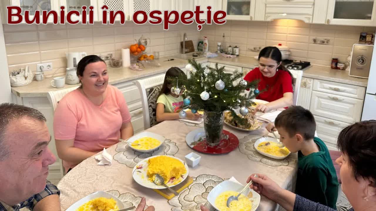 Pregătirea unei mese tradiționale cu familie