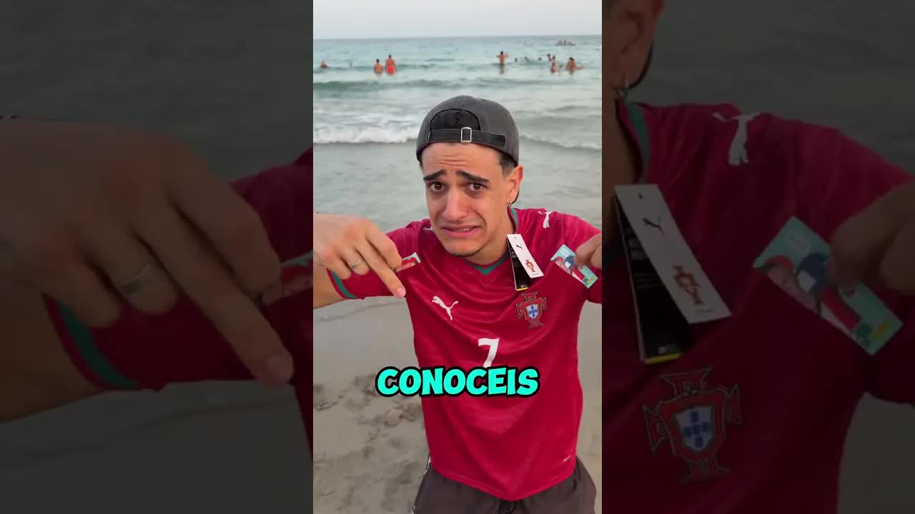 Encuentro un álbum del Mundial en la playa