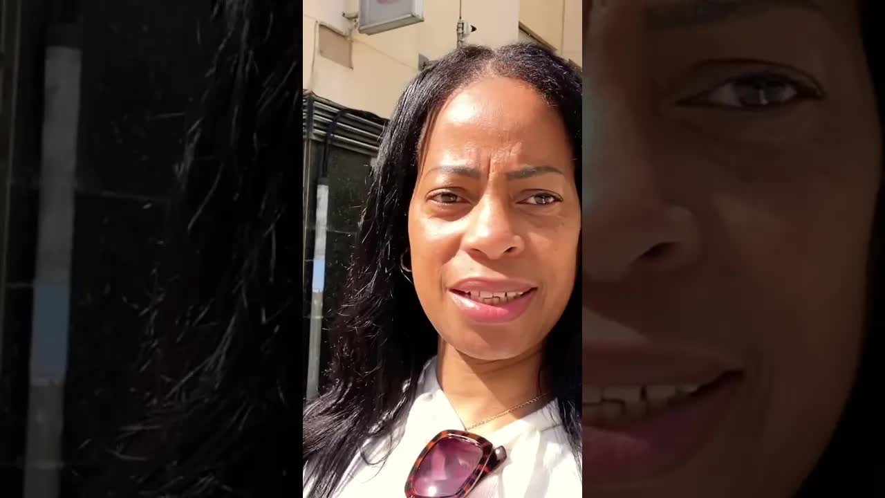 paseo soleado por plazas y mercadito en españa