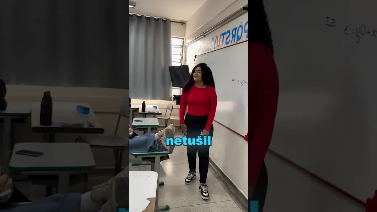 Šokující nový učitel v třídě