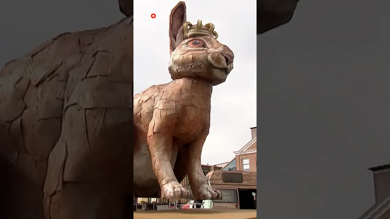 Gigantisch konijnstandbeeld in Assen gemaakt van afval
