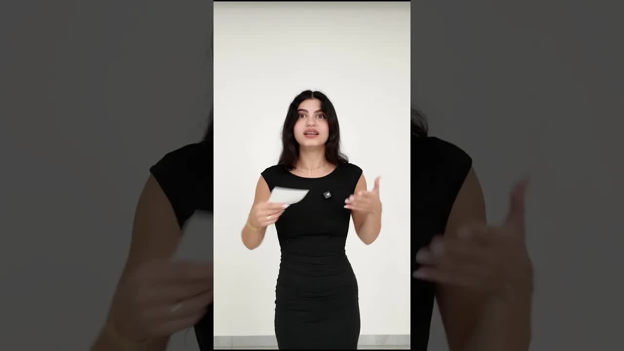 تحدي ارتداء الجريدة في جلسة تصوير