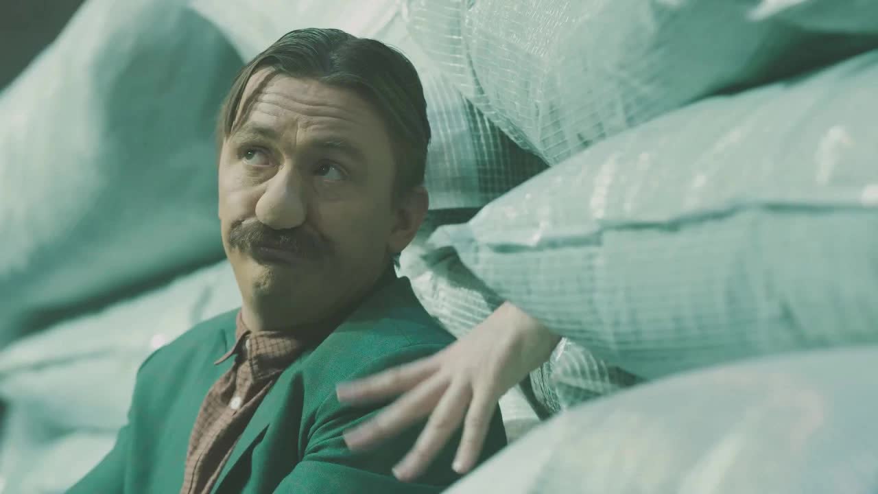 Absurd teater-trailer om venskab og jalousi