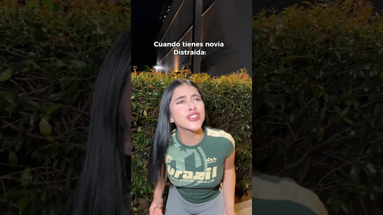 Novia distraída busca su celular y bolso