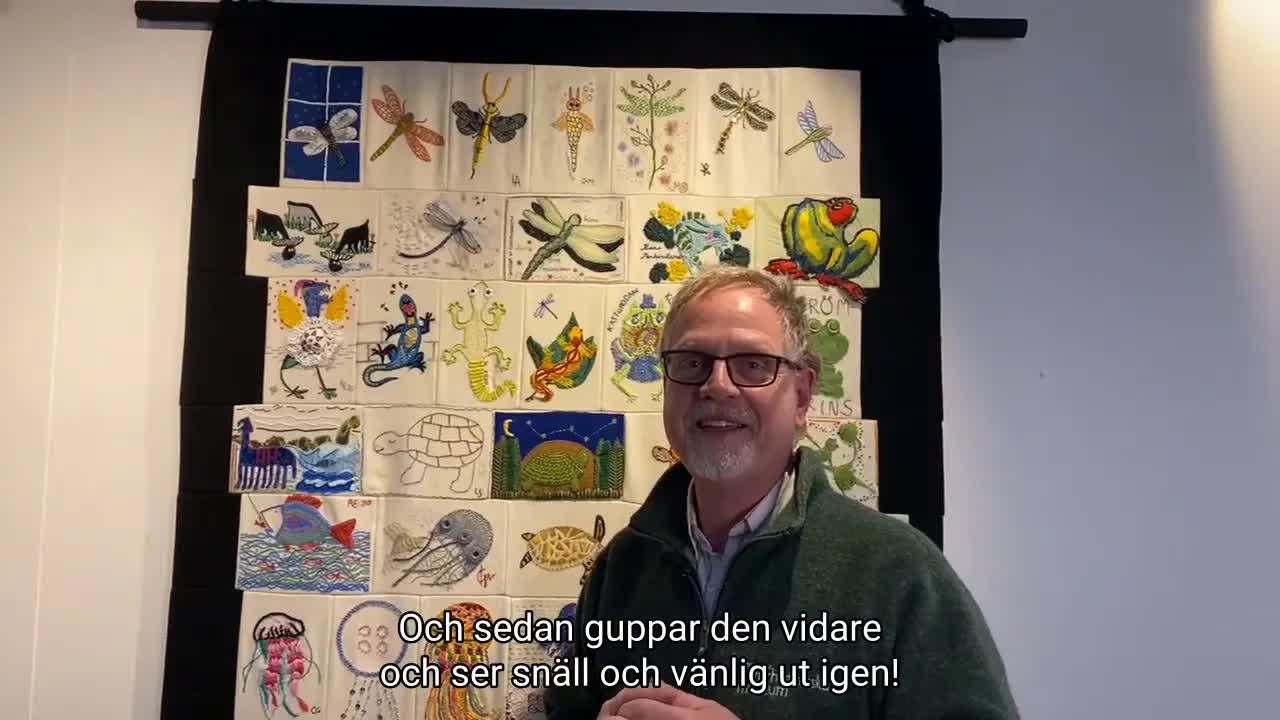 Marinbiolog visar djur och odjur på museet