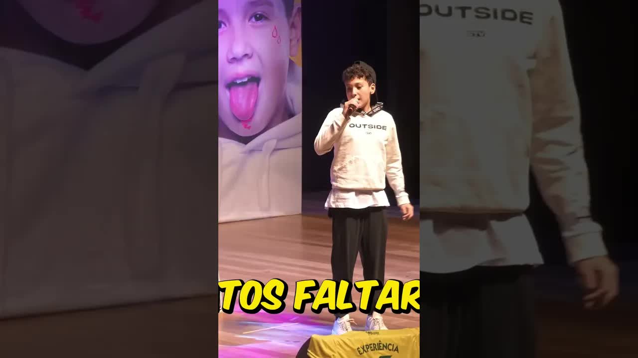 Poeta é incentivado e recita poema sobre abundância