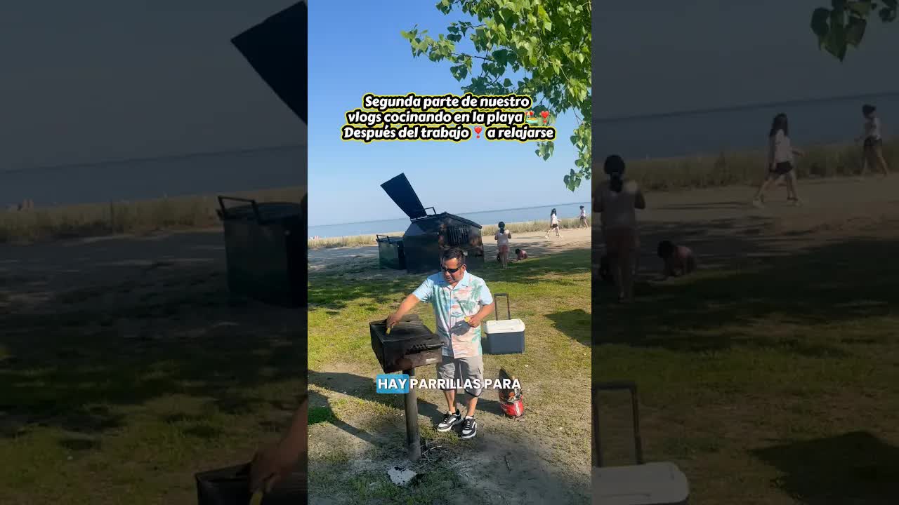 Cocinando pollo asado en la playa después del trabajo