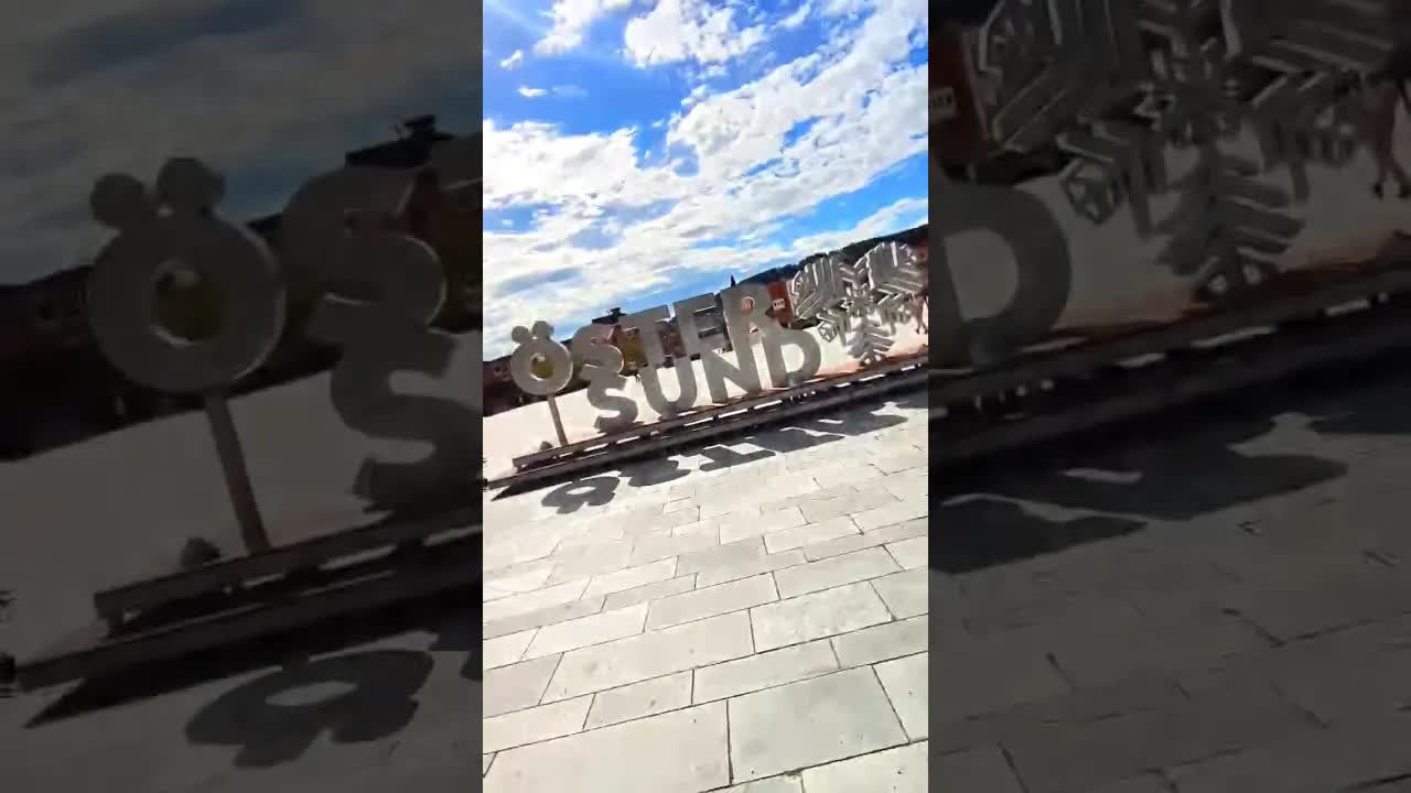 Un Homme En Peine Devant Une Vieille Photo