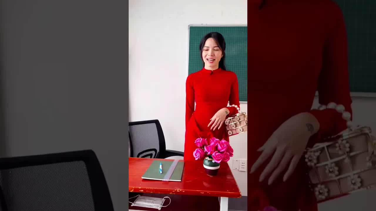 Cô giáo đi trễ và lý do của học sinh