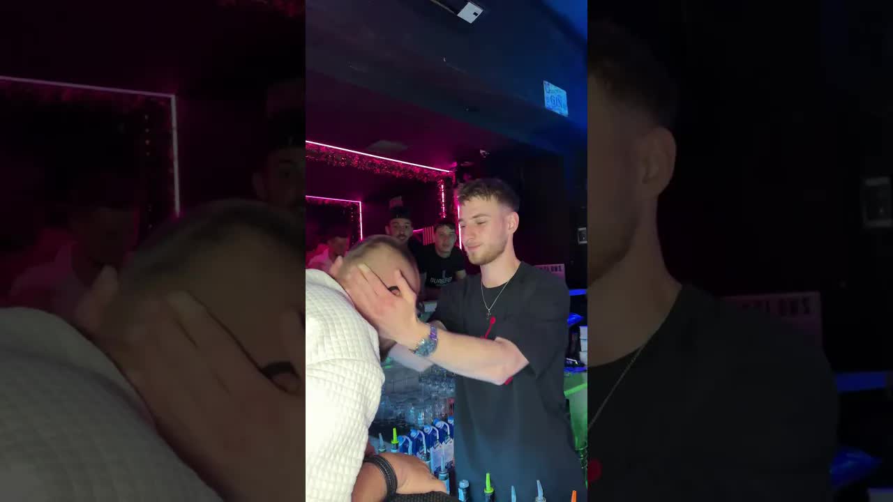 Cum să impresionezi o fată la club