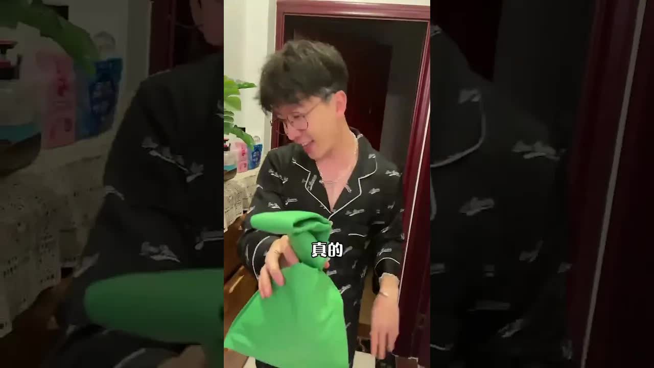 男友看到我新买的包包时