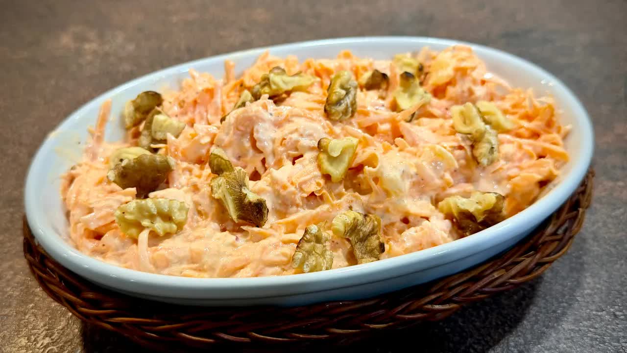 Бърза и лесна разядка с моркови и кисело мляко