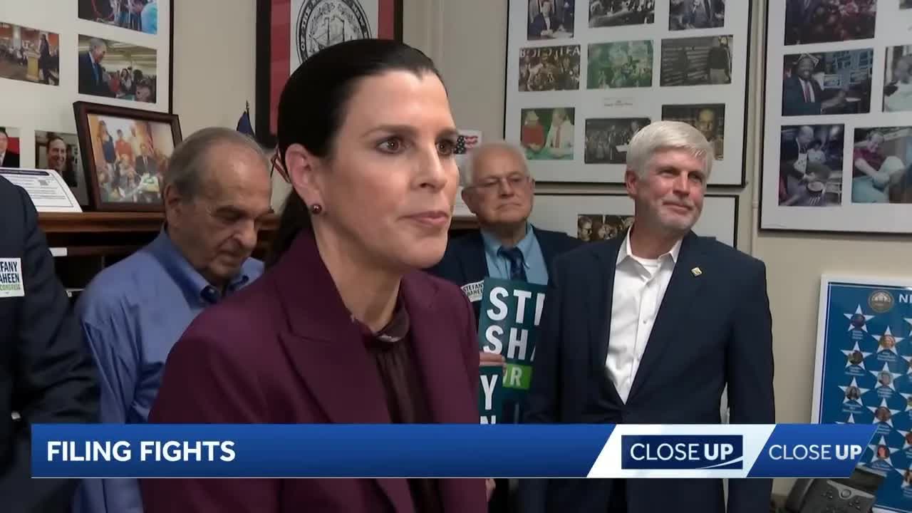New Hampshire Democrats Debate Who Can Deliver Change
