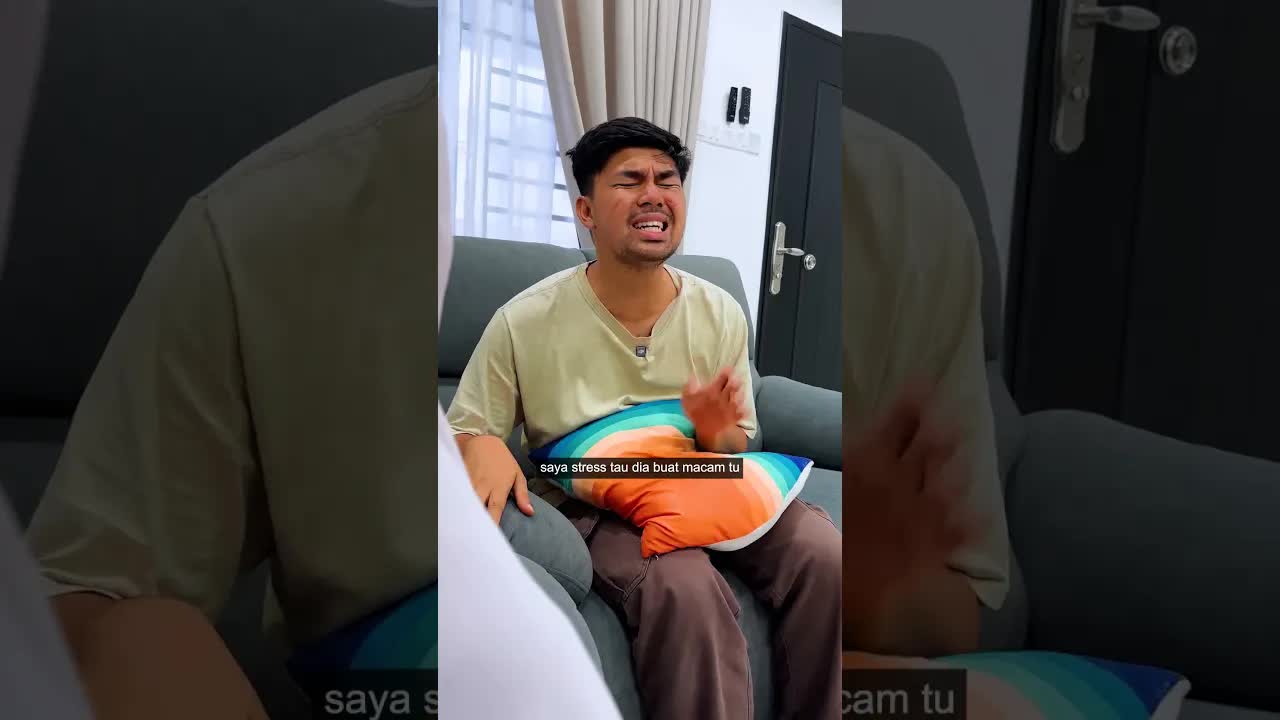 Suami Istri Tertukar Perangai: Komedi Sehari-hari