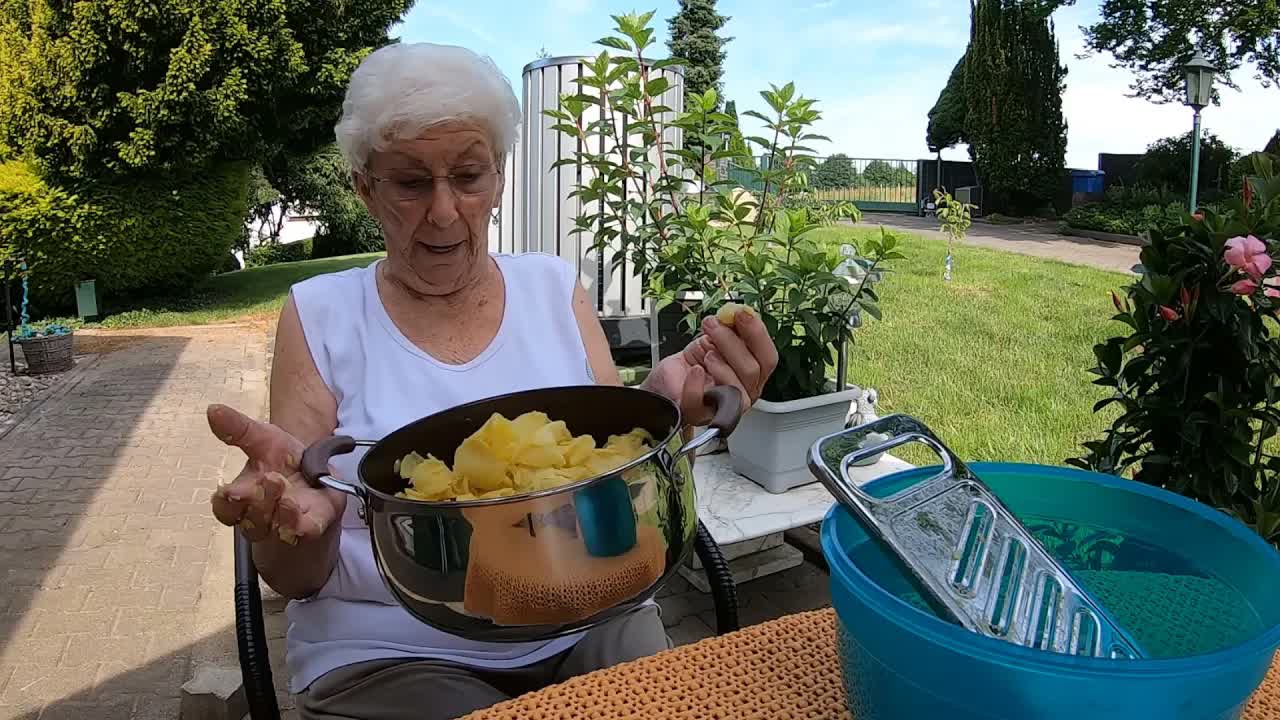 Oma Ilse macht Kartoffelsalat