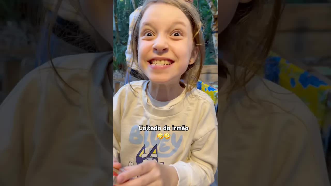 Clarinha tenta acertar e ganha um estralinho